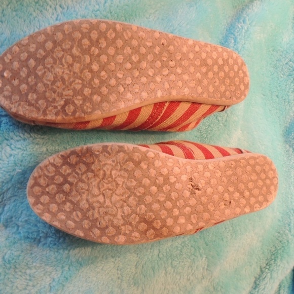 Toms striped red and tan canvas sz 6.5 slip on - Picture 5 of 7